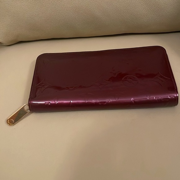 AUTHENTIC EUC LOUIS VUITTON SP4182 ROUGE FAUVISTE MONOGRAM VERNIS ZIPPY … - Picture 6 of 17